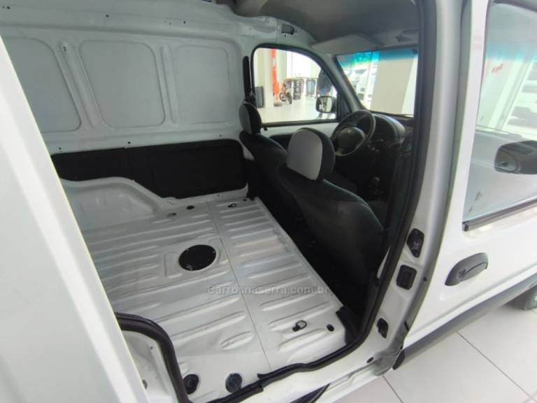 RENAULT - KANGOO - 2014/2015 - Branca - R$ 47.900,00