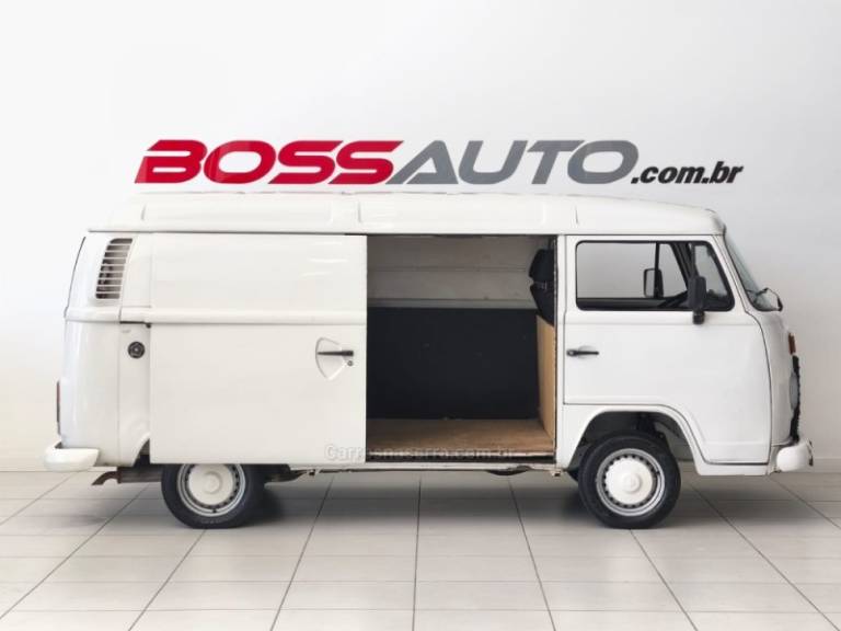 VOLKSWAGEN - KOMBI - 2011/2012 - Branca - R$ 42.500,00