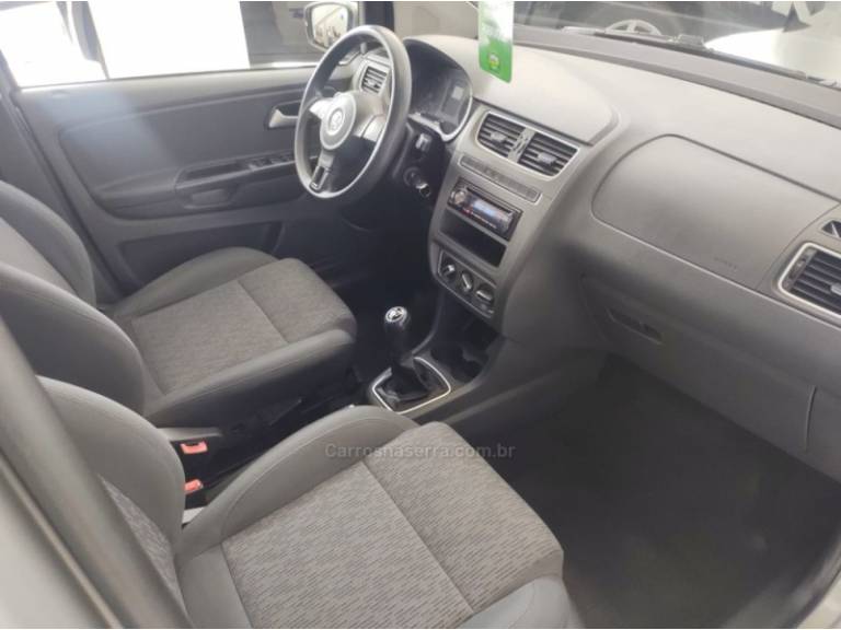 VOLKSWAGEN - FOX - 2013/2014 - Prata - R$ 38.700,00