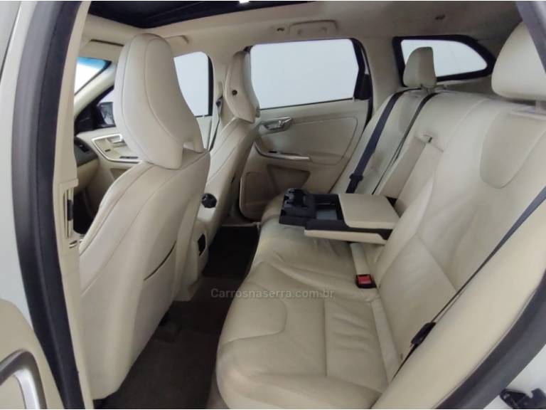 VOLVO - XC60 - 2012/2012 - Branca - R$ 79.900,00