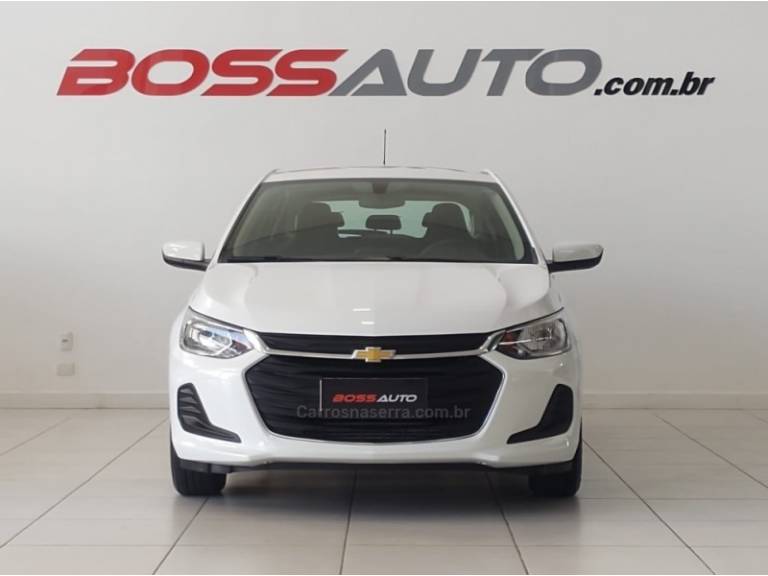 CHEVROLET - ONIX - 2022/2023 - Branca - R$ 76.900,00