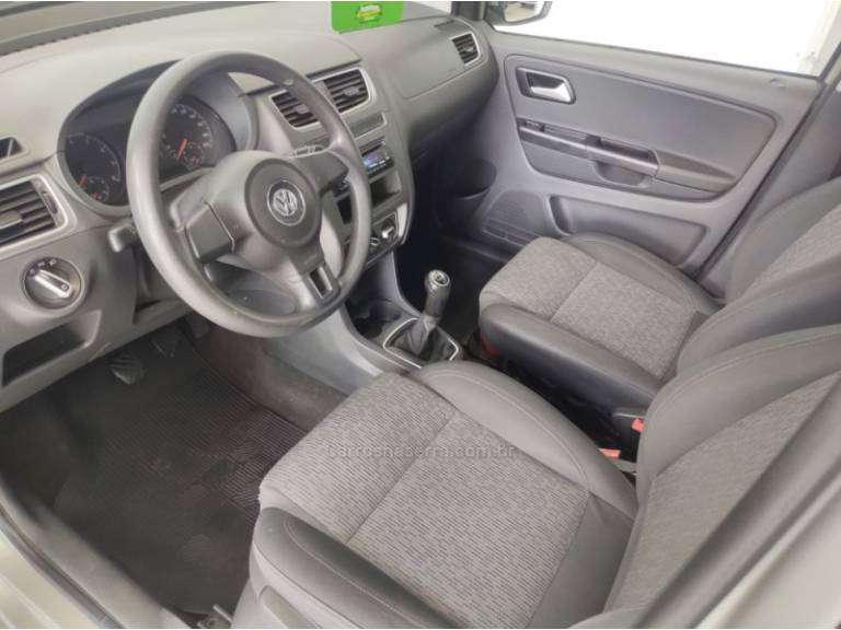 VOLKSWAGEN - FOX - 2013/2014 - Prata - R$ 38.700,00