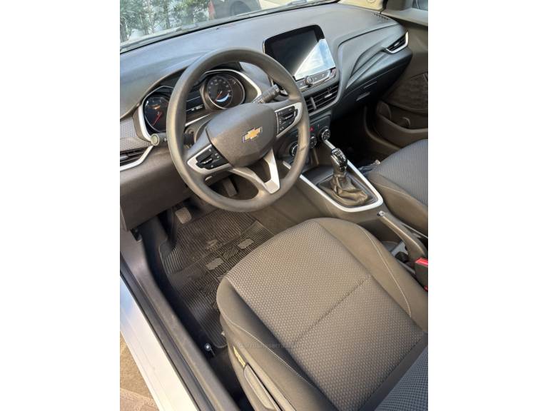 CHEVROLET - ONIX - 2022/2023 - Branca - R$ 76.900,00