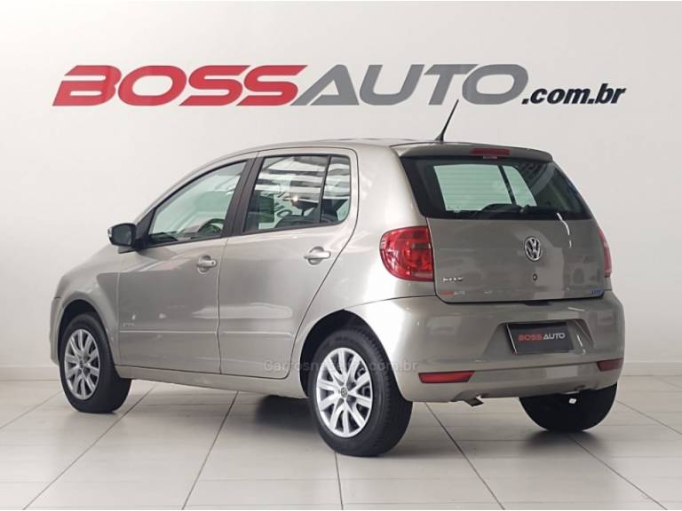 VOLKSWAGEN - FOX - 2013/2014 - Prata - R$ 38.700,00