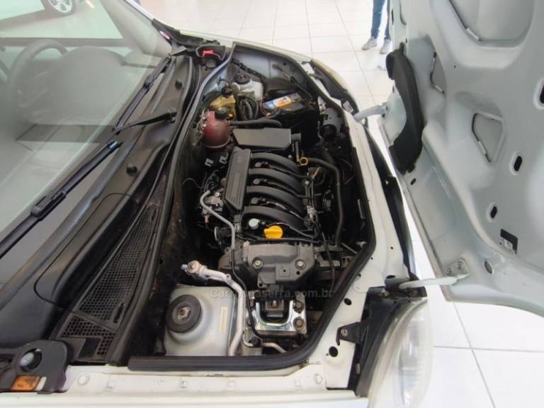 RENAULT - KANGOO - 2014/2015 - Branca - R$ 47.900,00