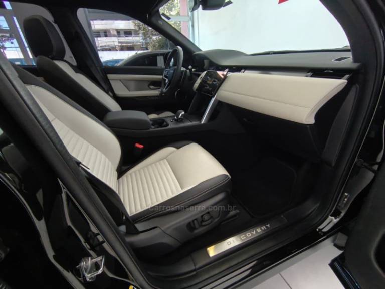 LAND ROVER - DISCOVERY SPORT - 2023/2024 - Preta - R$ 379.000,00