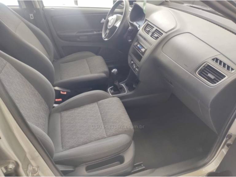 VOLKSWAGEN - FOX - 2013/2014 - Prata - R$ 38.700,00