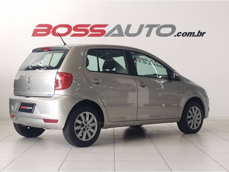 VOLKSWAGEN - FOX - 2013/2014 - Prata - R$ 38.700,00