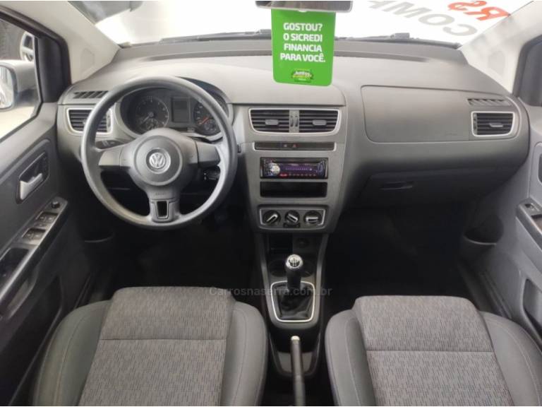 VOLKSWAGEN - FOX - 2013/2014 - Prata - R$ 38.700,00