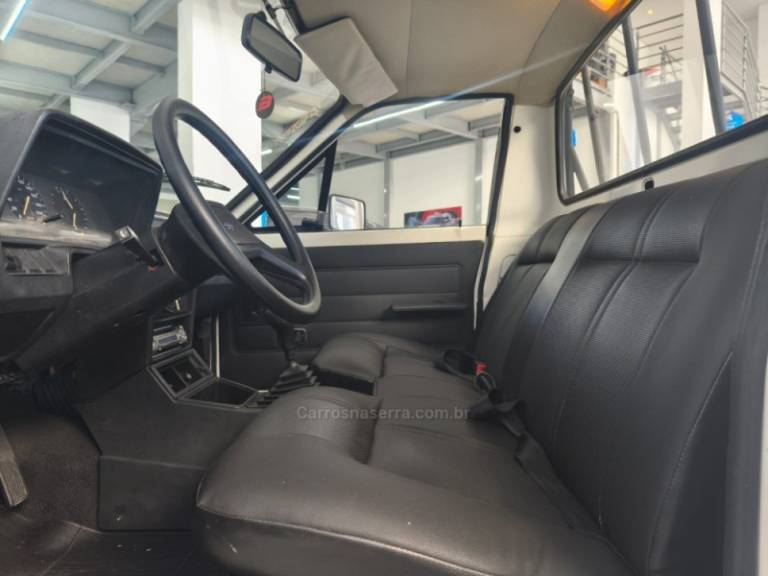 FORD - PAMPA - 1993/1993 - Branca - R$ 38.900,00