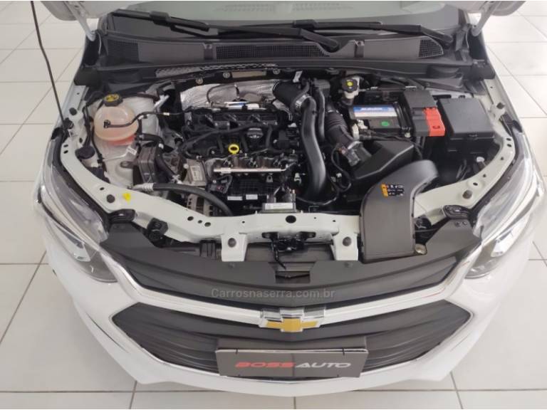 CHEVROLET - ONIX - 2022/2023 - Branca - R$ 87.900,00