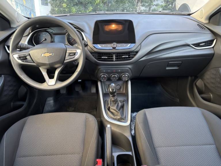 CHEVROLET - ONIX - 2022/2023 - Branca - R$ 76.900,00