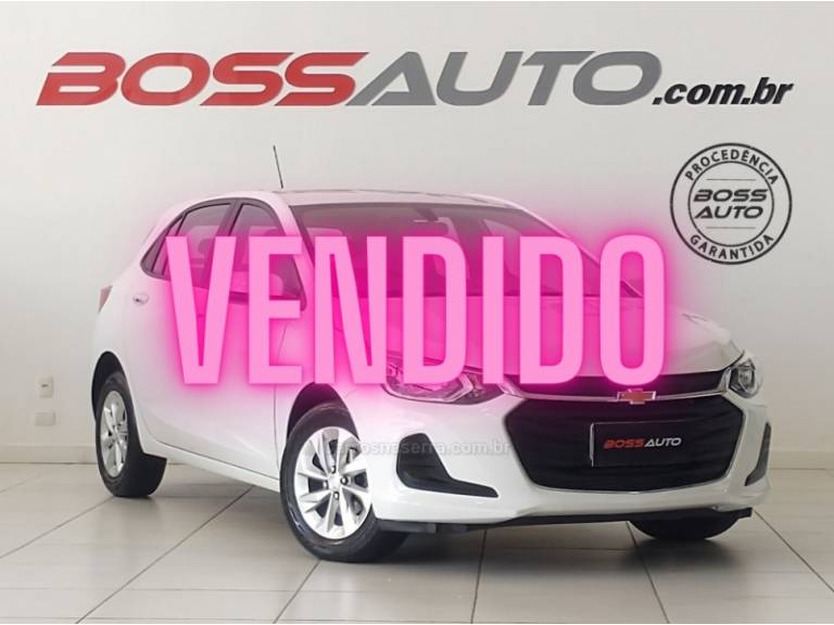 CHEVROLET - ONIX - 2022/2023 - Branca - R$ 76.900,00
