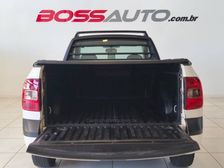 VOLKSWAGEN - SAVEIRO - 2012/2012 - Branca - R$ 37.900,00