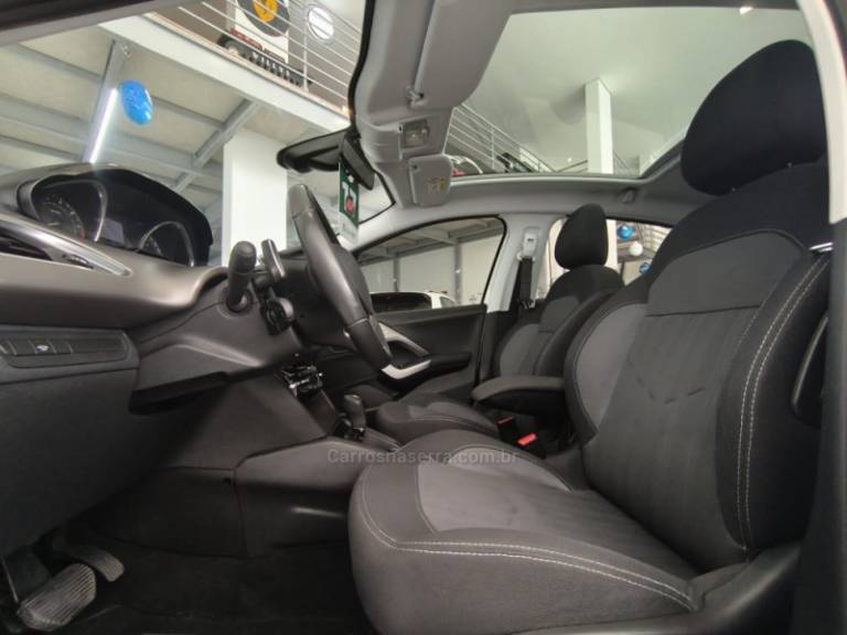PEUGEOT - 208 - 2016/2017 - Branca - R$ 59.500,00