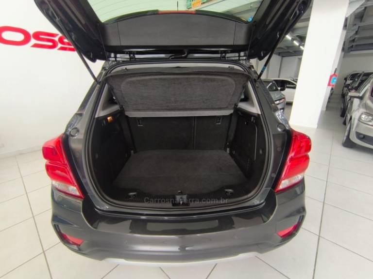 CHEVROLET - TRACKER - 2017/2018 - Cinza - R$ 88.700,00
