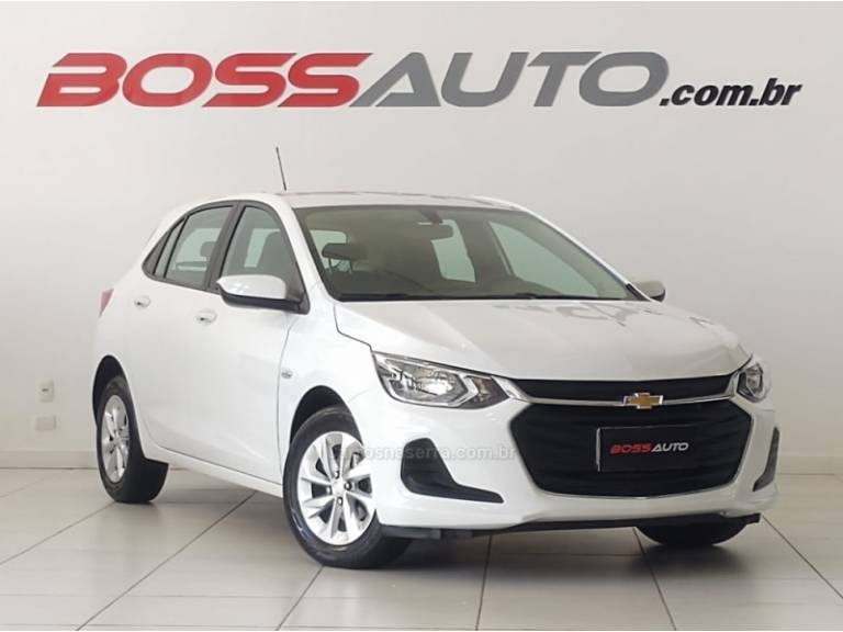 CHEVROLET - ONIX - 2022/2023 - Branca - R$ 76.900,00