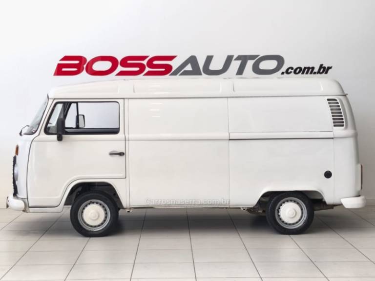 VOLKSWAGEN - KOMBI - 2011/2012 - Branca - R$ 42.500,00