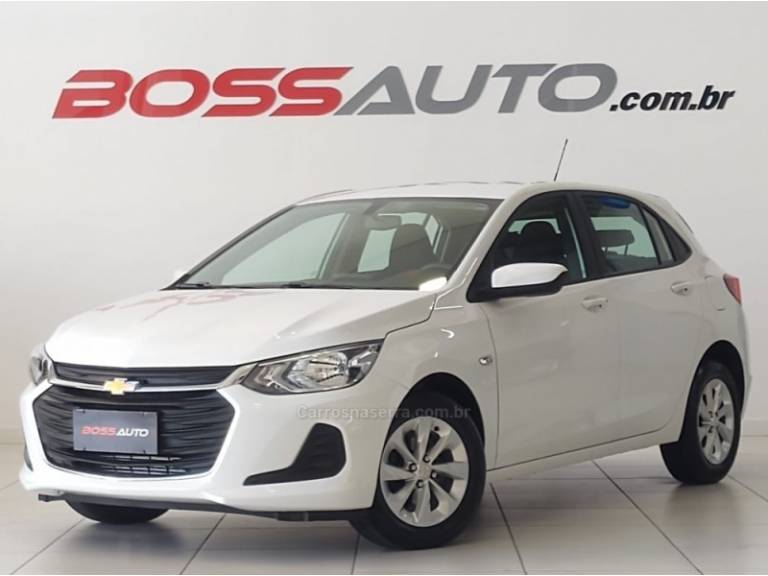 CHEVROLET - ONIX - 2022/2023 - Branca - R$ 76.900,00