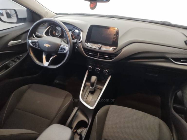 CHEVROLET - ONIX - 2022/2023 - Branca - R$ 87.900,00