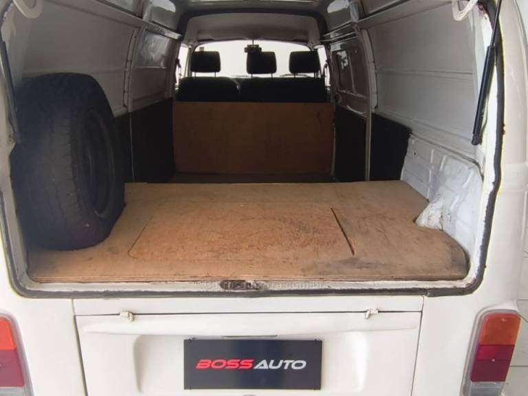 VOLKSWAGEN - KOMBI - 2011/2012 - Branca - R$ 42.500,00