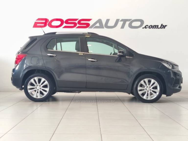 CHEVROLET - TRACKER - 2017/2018 - Cinza - R$ 88.700,00