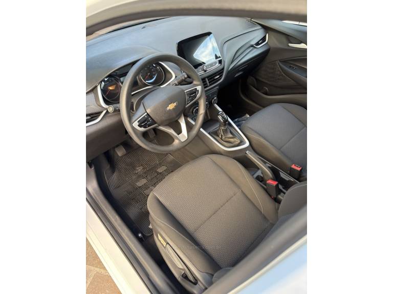 CHEVROLET - ONIX - 2022/2023 - Branca - R$ 76.900,00