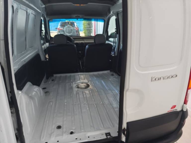 RENAULT - KANGOO - 2014/2015 - Branca - R$ 47.900,00