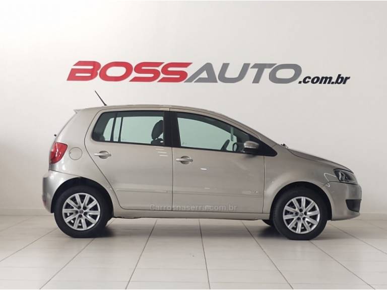 VOLKSWAGEN - FOX - 2013/2014 - Prata - R$ 38.700,00