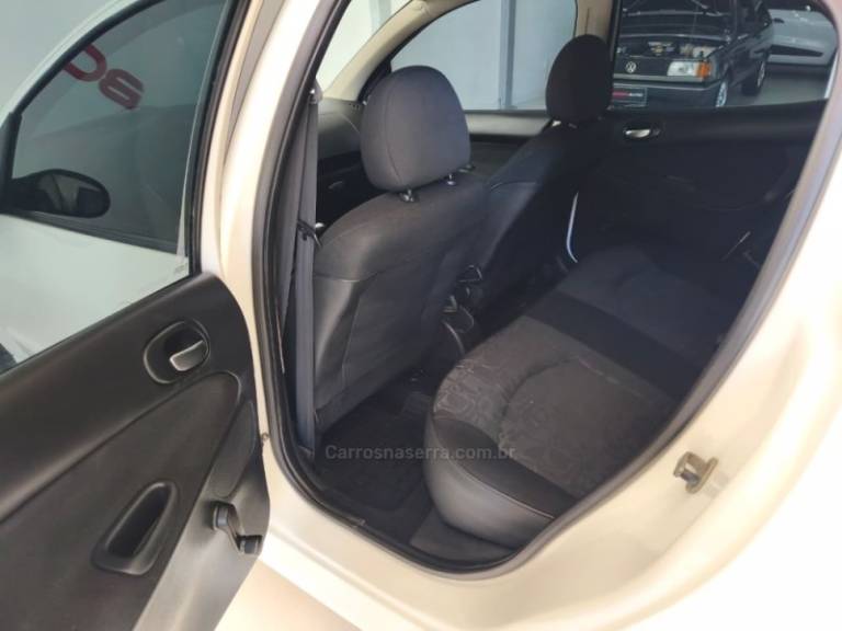PEUGEOT - 207 - 2010/2011 - Branca - R$ 22.900,00